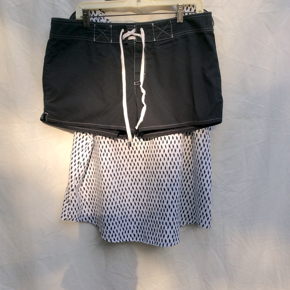 SandNSun Black Board Shorts Size Large 12-14